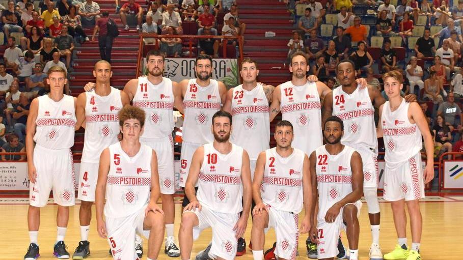 In piedi da sx: Mati, Salumu, Quarisa, Landi, Johnson, Castelli, Wheatle, Cannone. Accosciati: Bonistalli, D'Ercole, Della Rosa, Dowdell (Foto Gori)