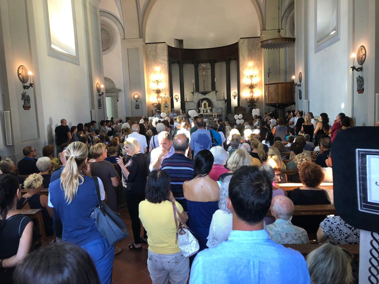 La città si ferma per salutare Alessandro