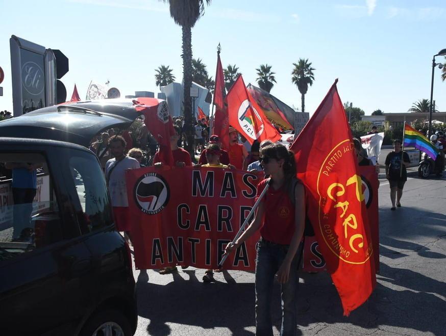 La Madonna in corteo «perché siamo nati per condividere amore» 