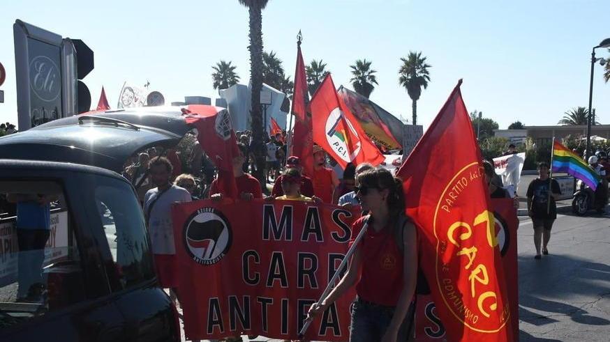 La Madonna in corteo «perché siamo nati per condividere amore»
