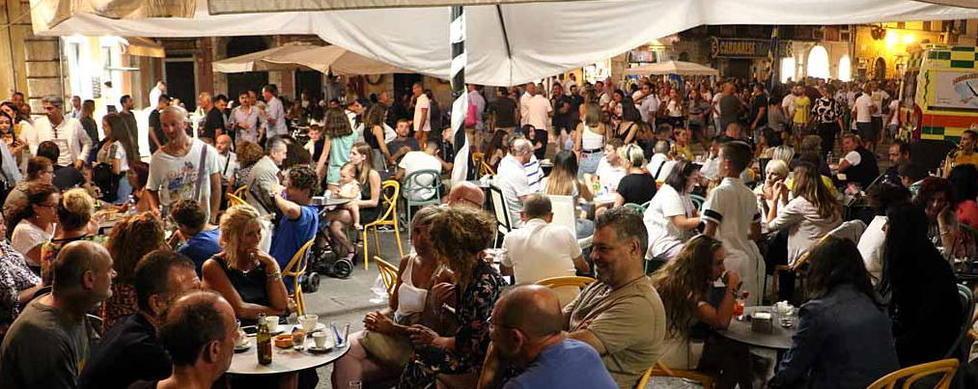 Notte bianca da record, tutto esaurito in città musica e balli in centro