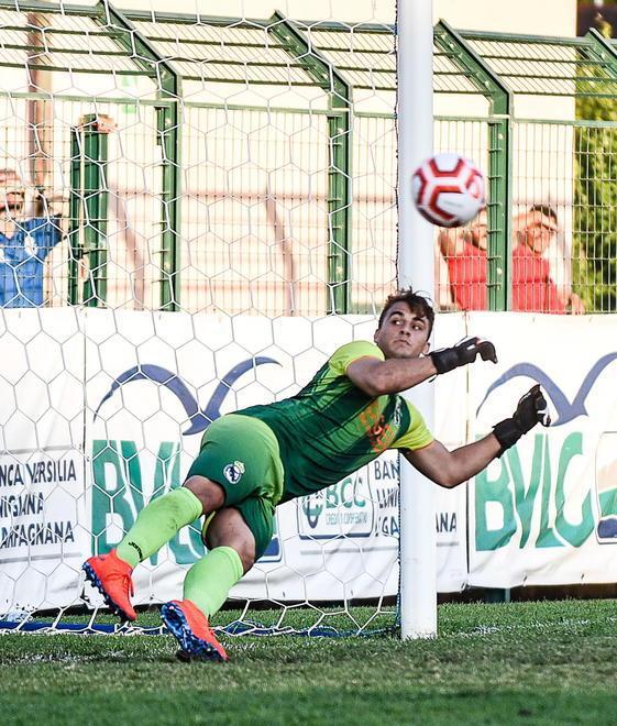 Lucchese, una vittoria dal dischetto per il tripudio di oltre trecento tifosi 