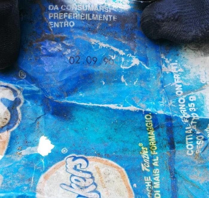 Vele Spiegate: i volontari raccolgono polistirolo, scatolette e un pacchetto di patatine del 1990...