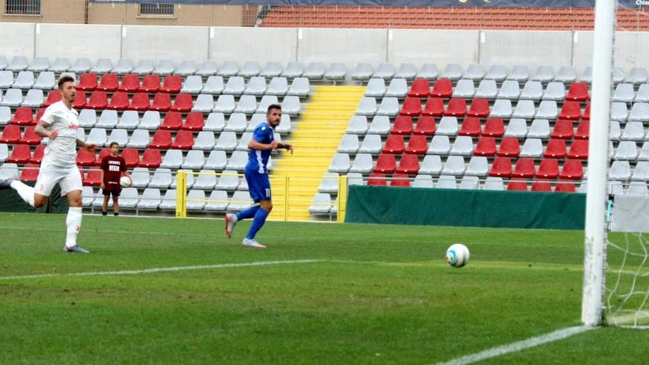 La Reggiana domina e spreca Il pareggio premia la Juventus