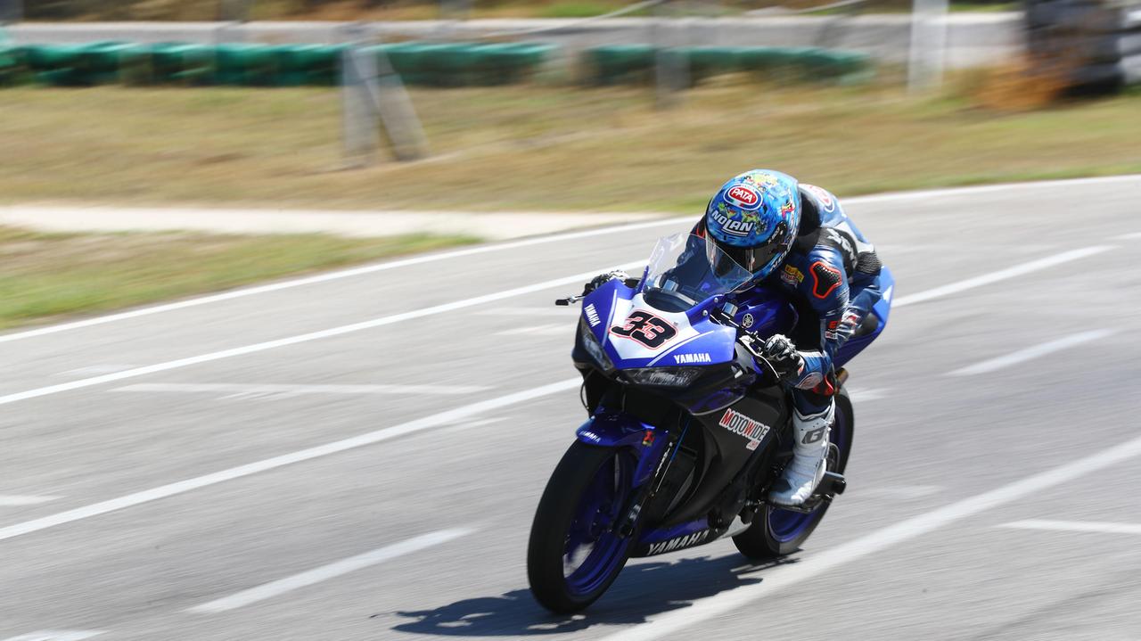 Ancora gravi i motociclisti feriti nell'incidente di domenica. Il campione Melandri: «In moto per strada sei piccolo»