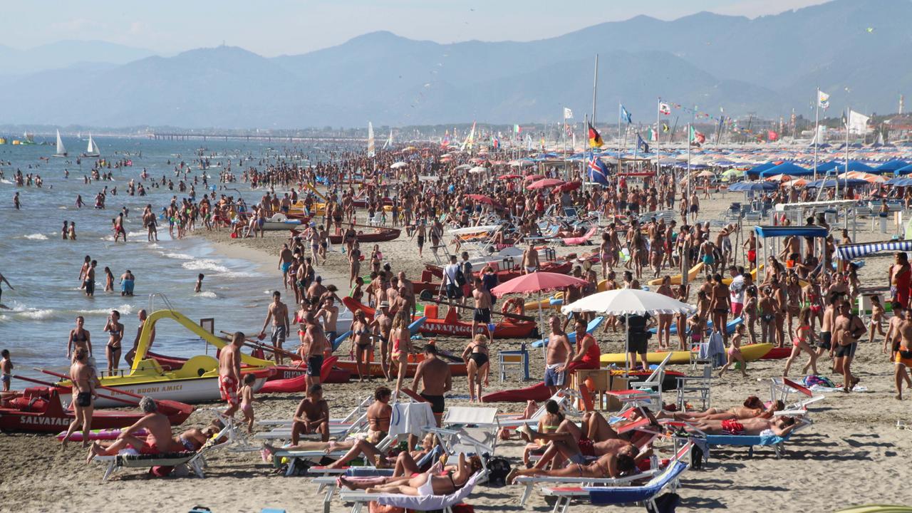 Bagnino finisce all’ospedale per uno scherzo in acqua