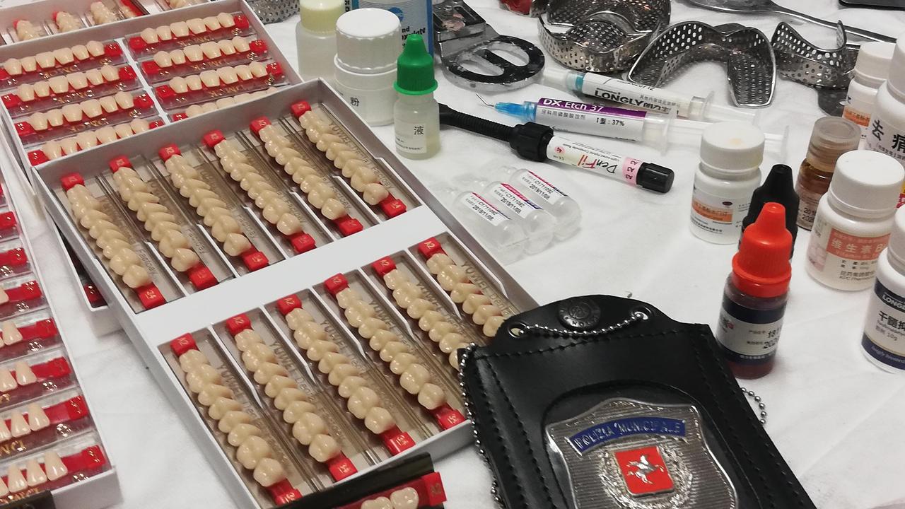 Le protesi dentarie sequestrate dalla Municipale