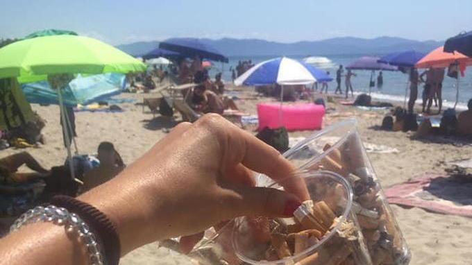 Nano Verde, via dalla spiaggia 5.400 mozziconi di sigarette