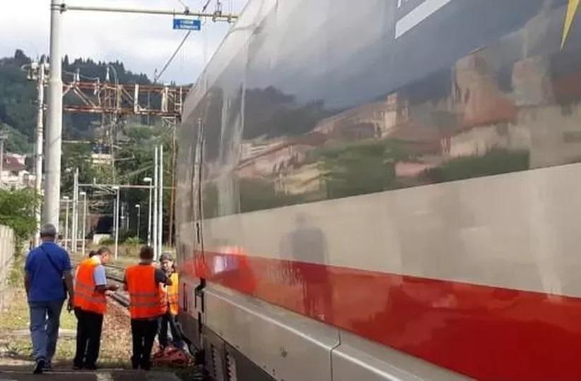 Caduta dallo sgabello, donna grave in ospedale