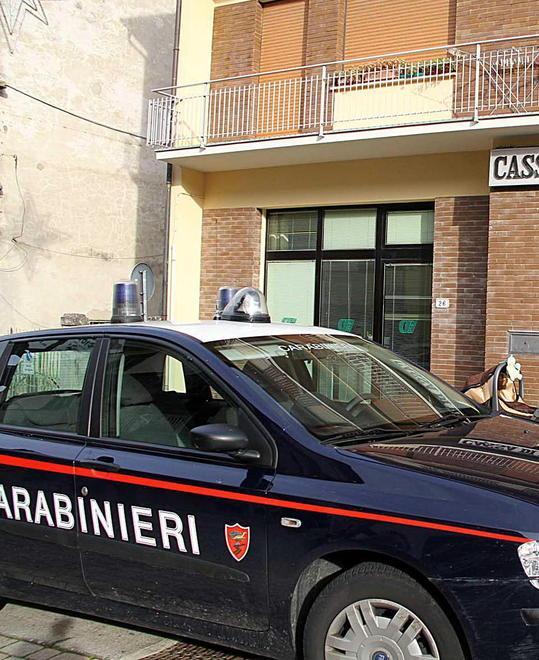 Ruba borsa a pensionata inseguito e arrestato