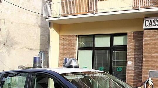 Ruba borsa a pensionata inseguito e arrestato