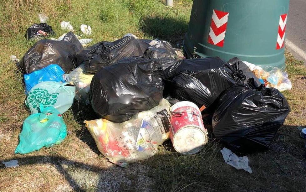 Rifiuti abbandonati a Filettole
