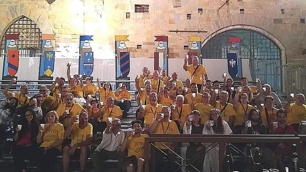 Ad 1398, viaggio nel tempo per oltre 22.000 persone grazie a un bis da record