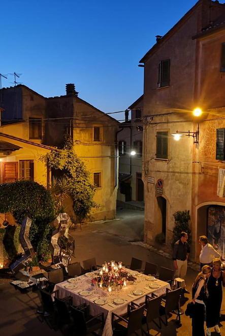 Arte e cibo nel paese gioiello “Un’altra estate” arriva a Lajatico 