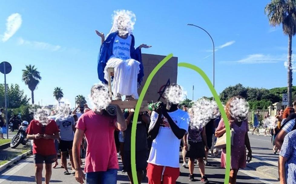 La foto modificata e pubblicata dal consigliere Frugoli nel suo post.