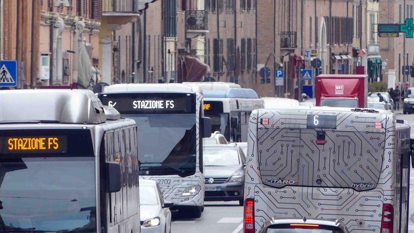 Isee, scatta la caccia a furbetti e distratti. Controlli su abbonamenti bus e servizi