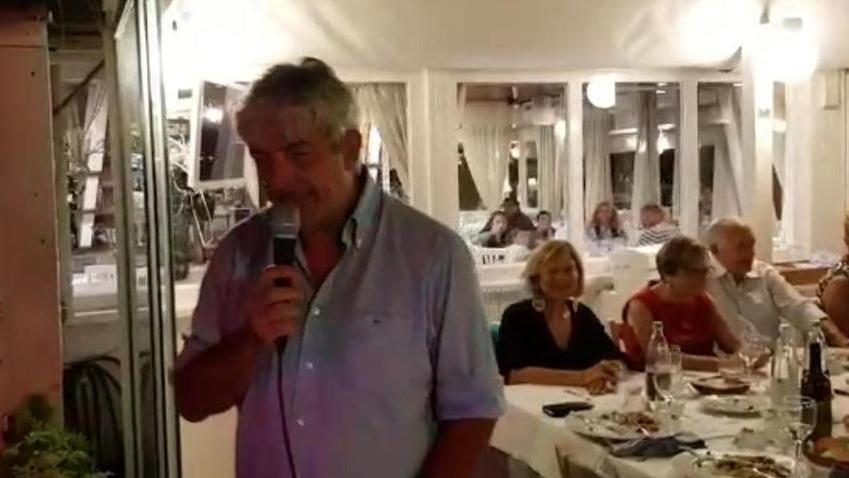 Il campione del mondo Paolo Rossi al karaoke del Pancino