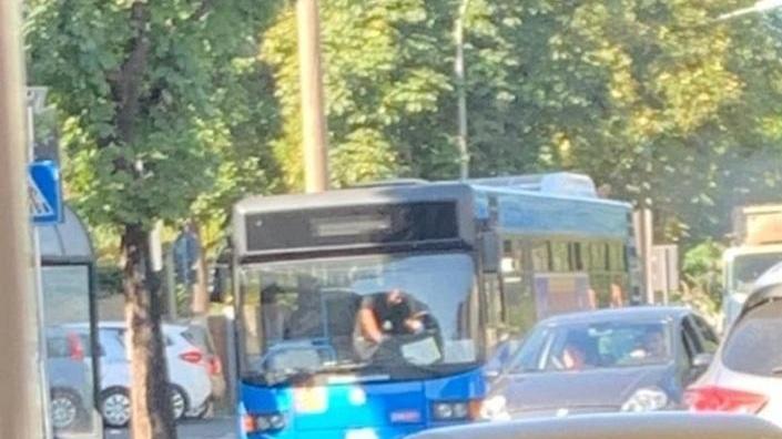 Si ferma per un guasto l’autobus diretto al Noa