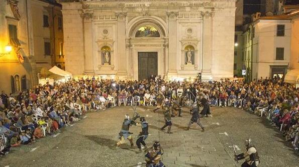Pontremoli, salto nel tempo In centro c’è “Medievalis”