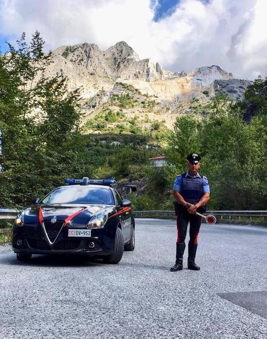 Va nel bosco da sola, si perde e chiede aiuto Ritrovata dopo due ore 