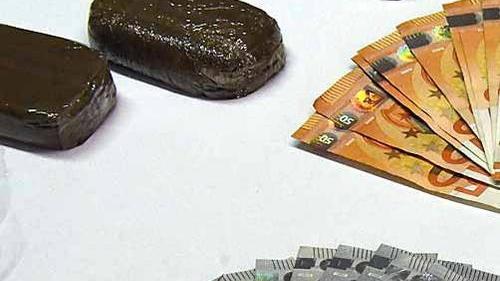 Gira in bici nel centro per vendere hashish Arrestato marocchino
