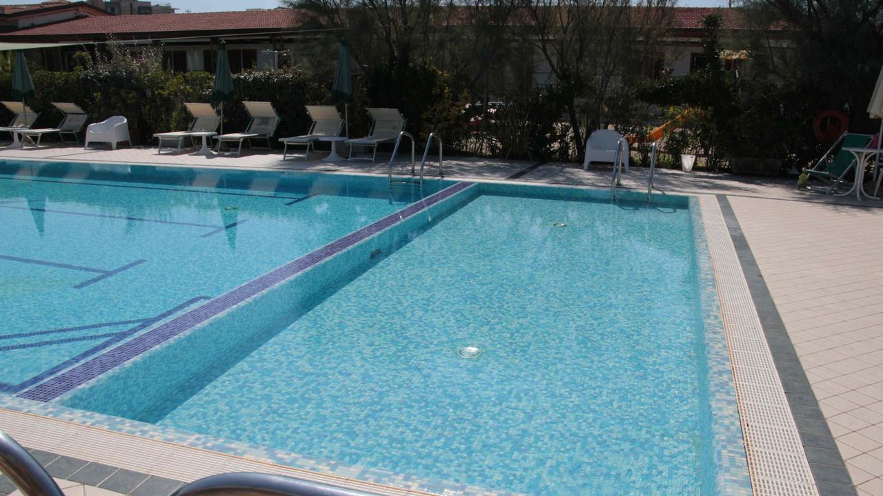 Malore in piscina a Viareggio, muore a 19 anni dopo una settimana