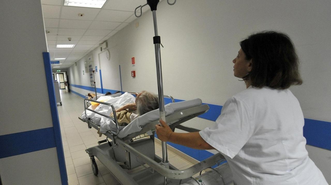 Infermieri e pazienti (foto archivio)