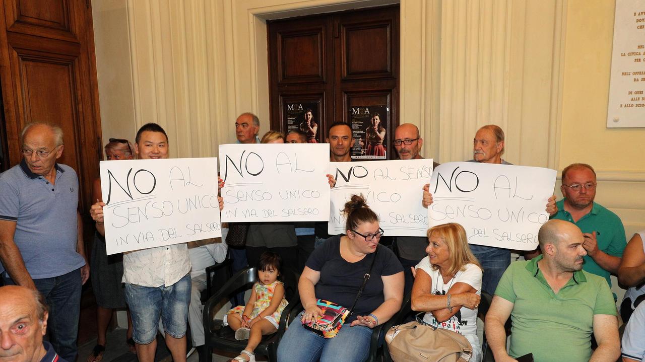 Cartelli di protesta dei commercianti lunedì 29 in consiglio comunale