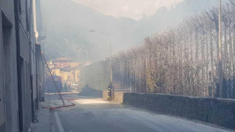 «Lasciati da soli in mezzo al fumo»