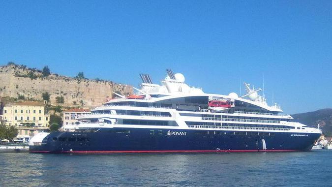 Mega yacht di 131 metri per 184 passeggeri