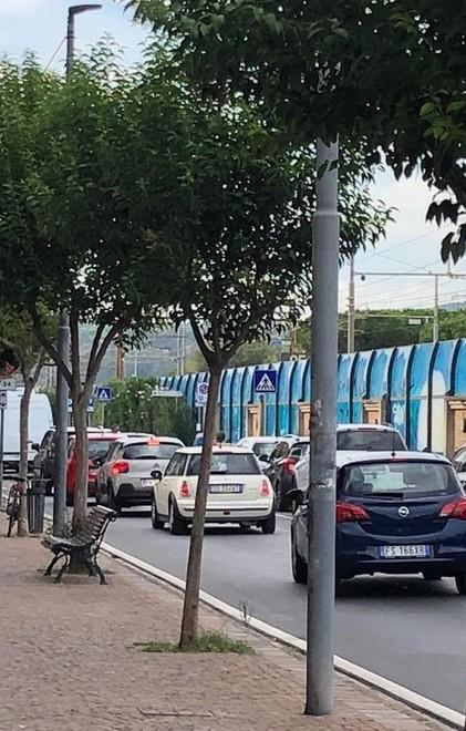 In fila sulla via Aurelia 