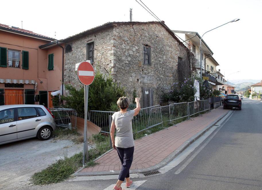La casa abbandonata di via Leopardi a Pieve a Nievole (foto Nucci)