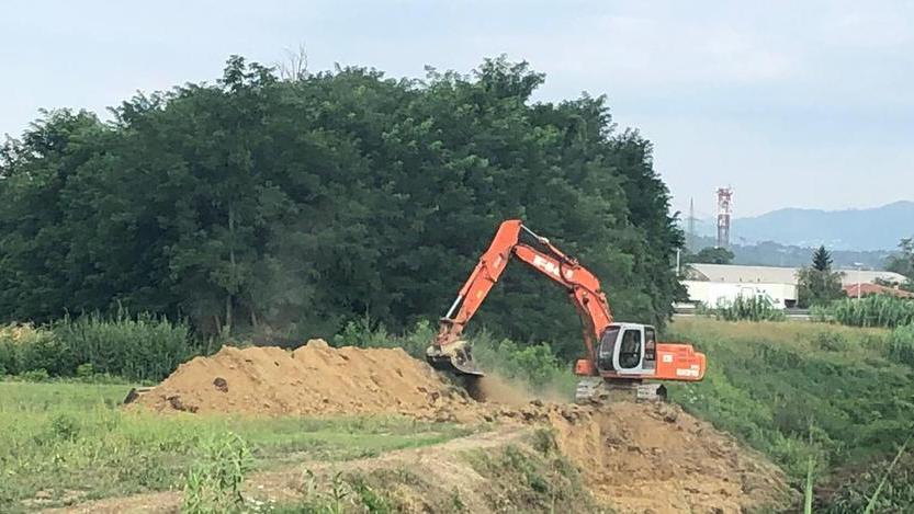 Partiti i lavori lungo gli argini del Pescia di Collodi
