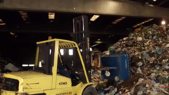 Cattivi odori al Buraccio. Esa dà lo stop al compostaggio