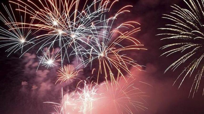 Spettacolo pirotecnico sul lungomare di Marina