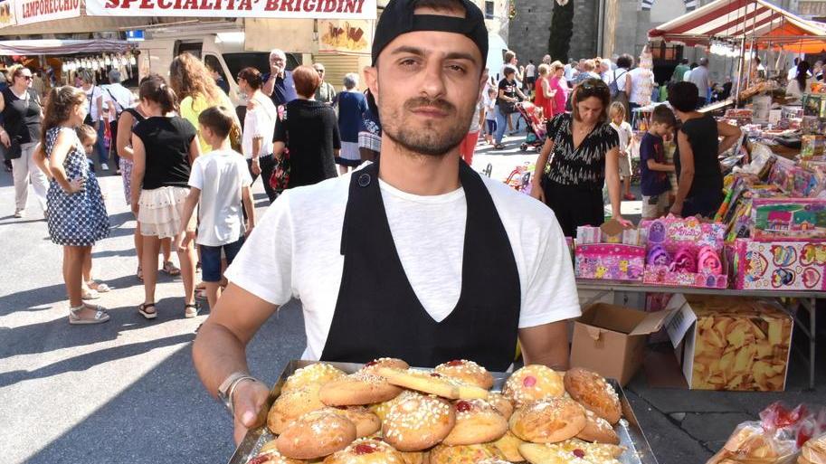 Nella festa di S. Bartolomeo corone di dolci per i bimbi