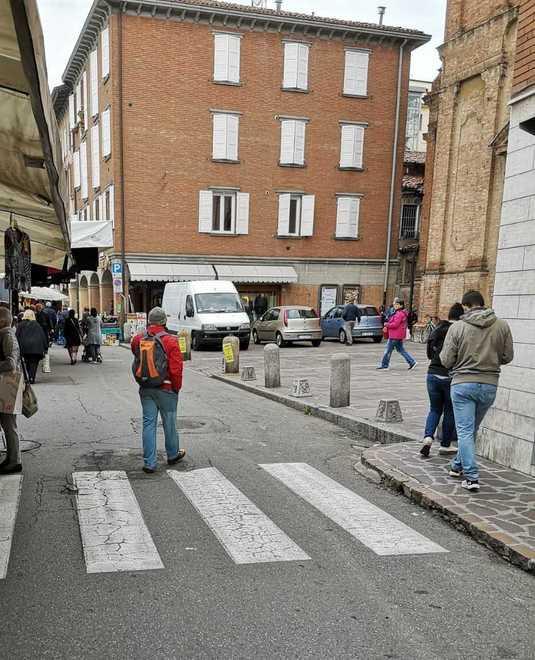 I mendicanti lasciano la città Menani: «Li abbiamo cacciati» 