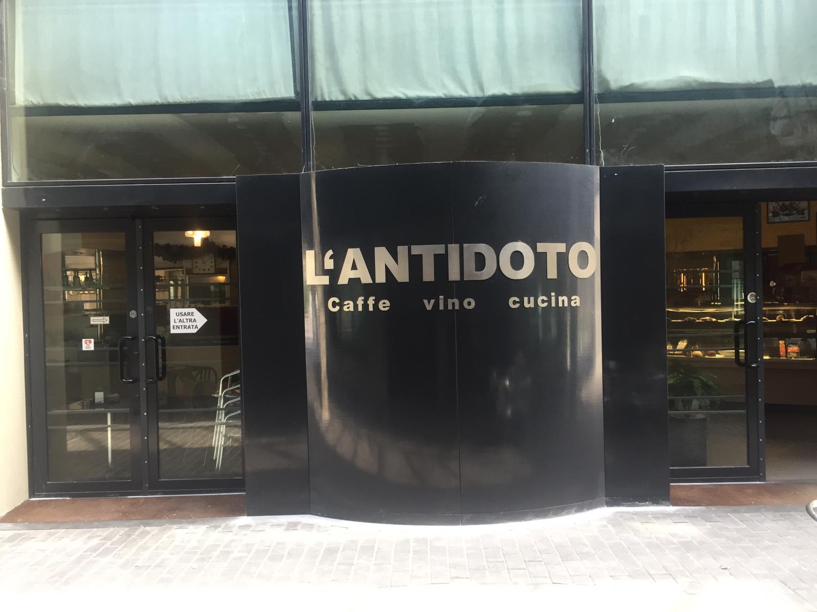 Modena, fallisce l'assalto dei ladri al bar "L'antidoto"