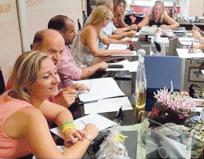 Una riunione di alcuni giorni fa per le immissioni in ruolo (foto da Facebook)