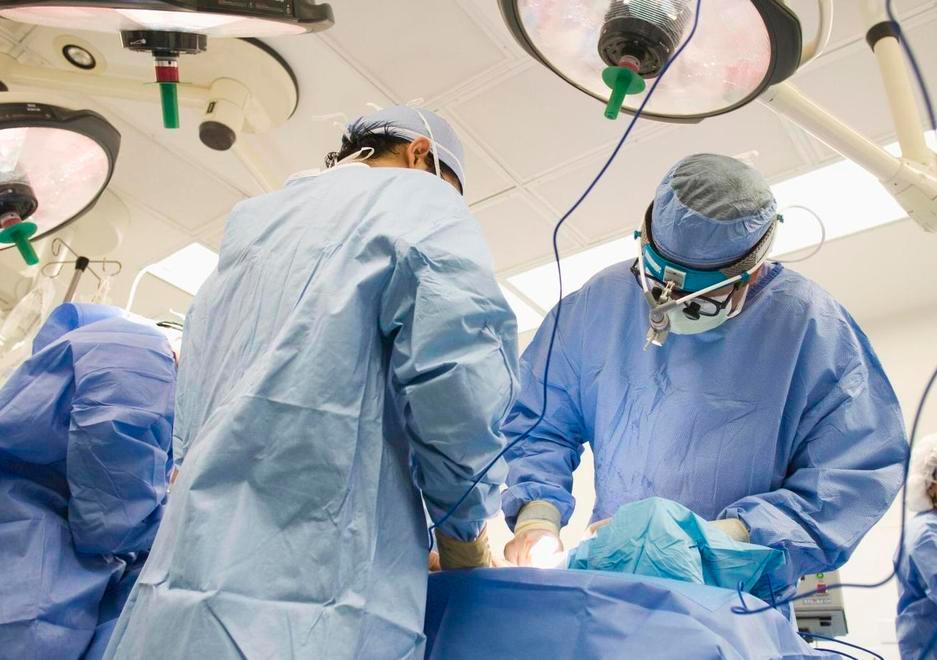A Modena nascerà la scuola di chirurgia «Insegnanti top per i medici del futuro» 