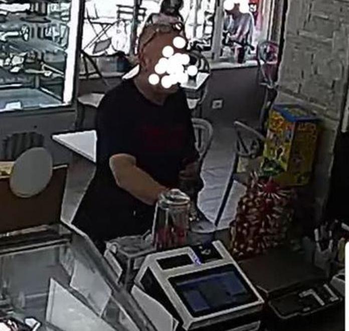 Un caffè, e poi via il salvadanaio Ladro di mance alla Partaccia 