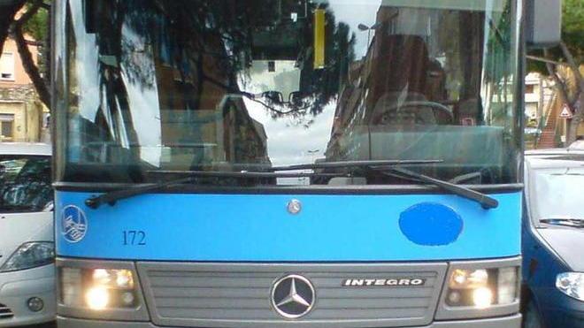 Autista di bus prende a pugni un dipendente dell’Amit