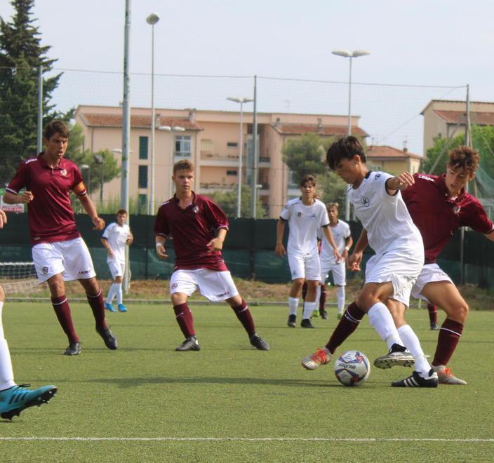 Pari del Livorno contro lo Spezia nella prima giornata del Vitulano 