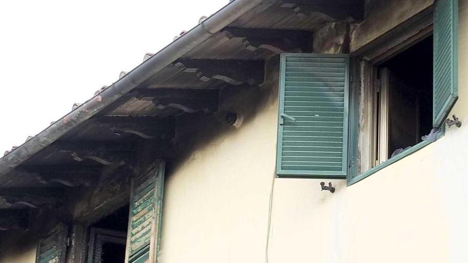 Rogo in un appartamento palazzo ko: via sei famiglie