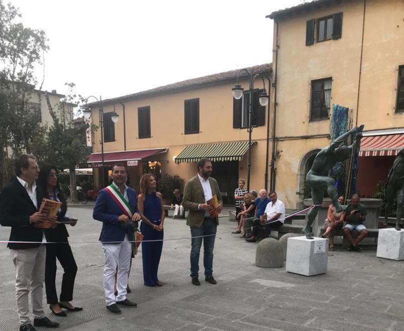 Inaugurata la mostra in piazza Caduti