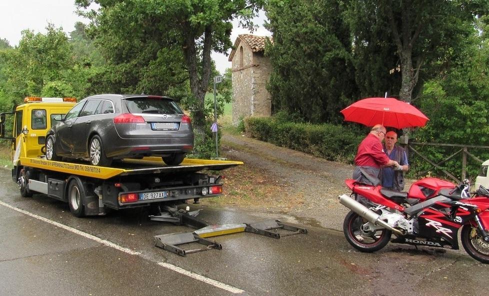 Montombraro Scontro auto-moto in curva Muore un 55enne di Zocca 