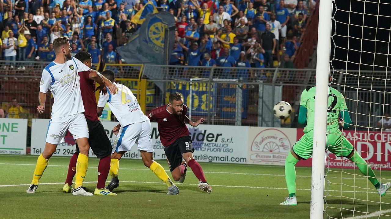 Il gol di De Cenco che ha aperto le danze