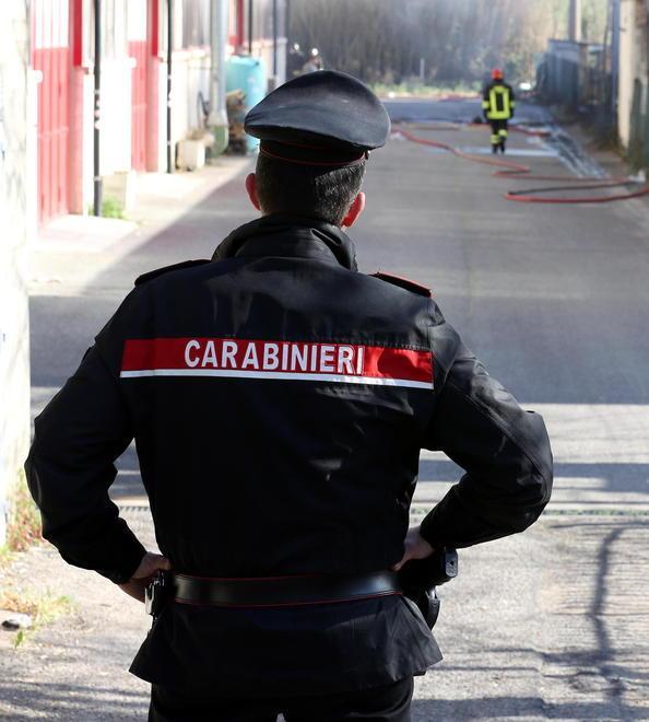 Migrante furioso chiede soldi e aggredisce un carabiniere 