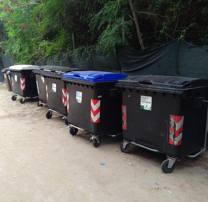 Rifiuti alla spiaggia libera «Responsabilità del gestore»