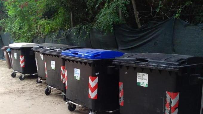 Rifiuti alla spiaggia libera «Responsabilità del gestore»